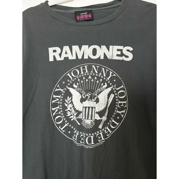 Ramones Band Tee - Picture 3 of 4